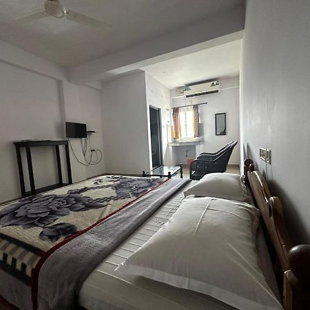 Dubai Hotel & Restaurant Kumarakom Bagian luar foto