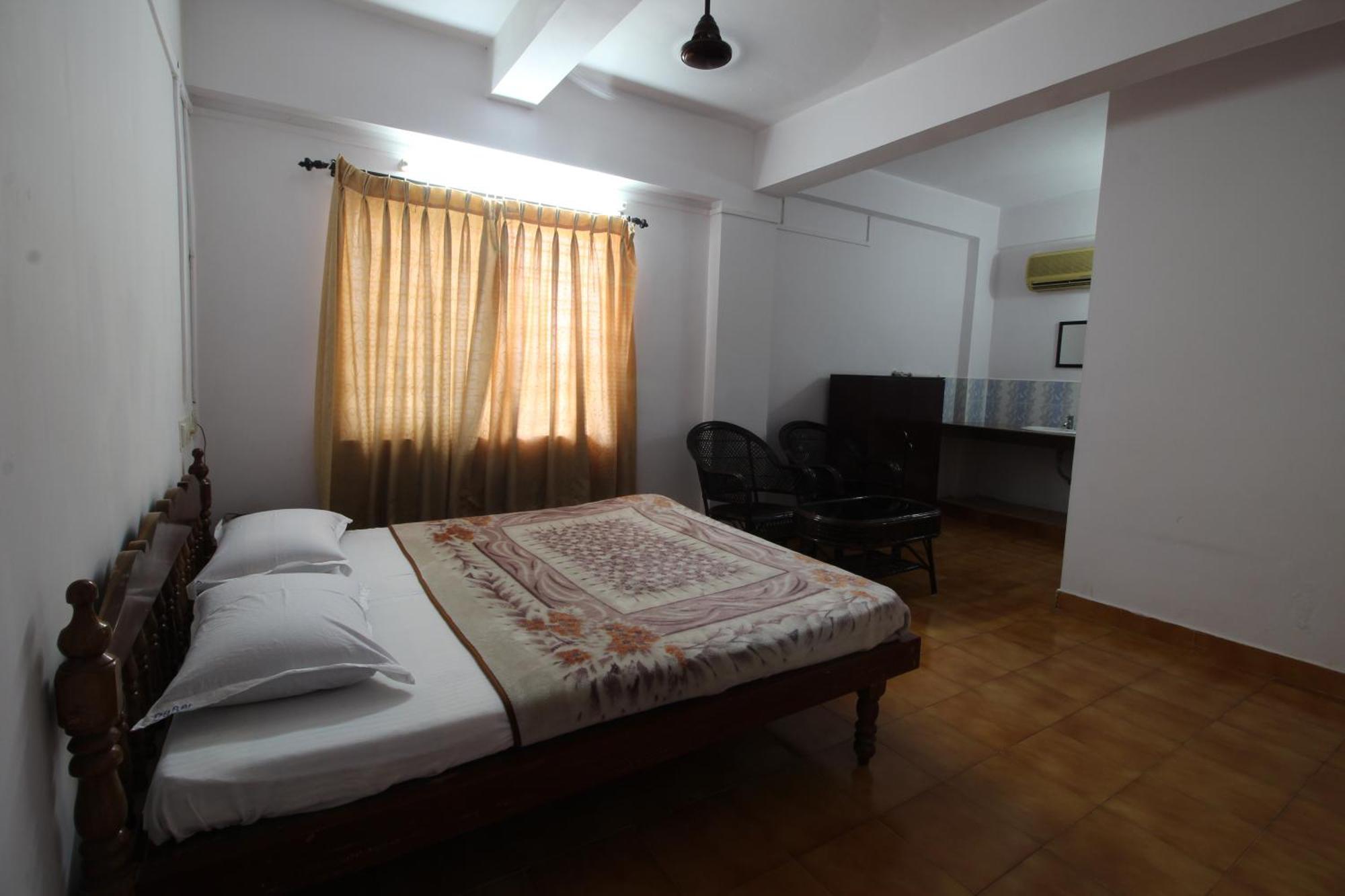 Dubai Hotel & Restaurant Kumarakom Bagian luar foto
