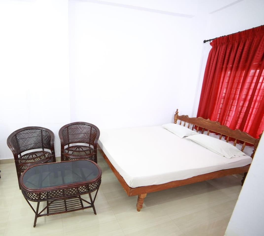 Dubai Hotel & Restaurant Kumarakom Bagian luar foto