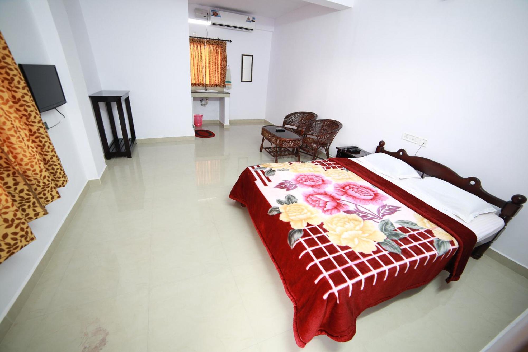 Dubai Hotel & Restaurant Kumarakom Bagian luar foto